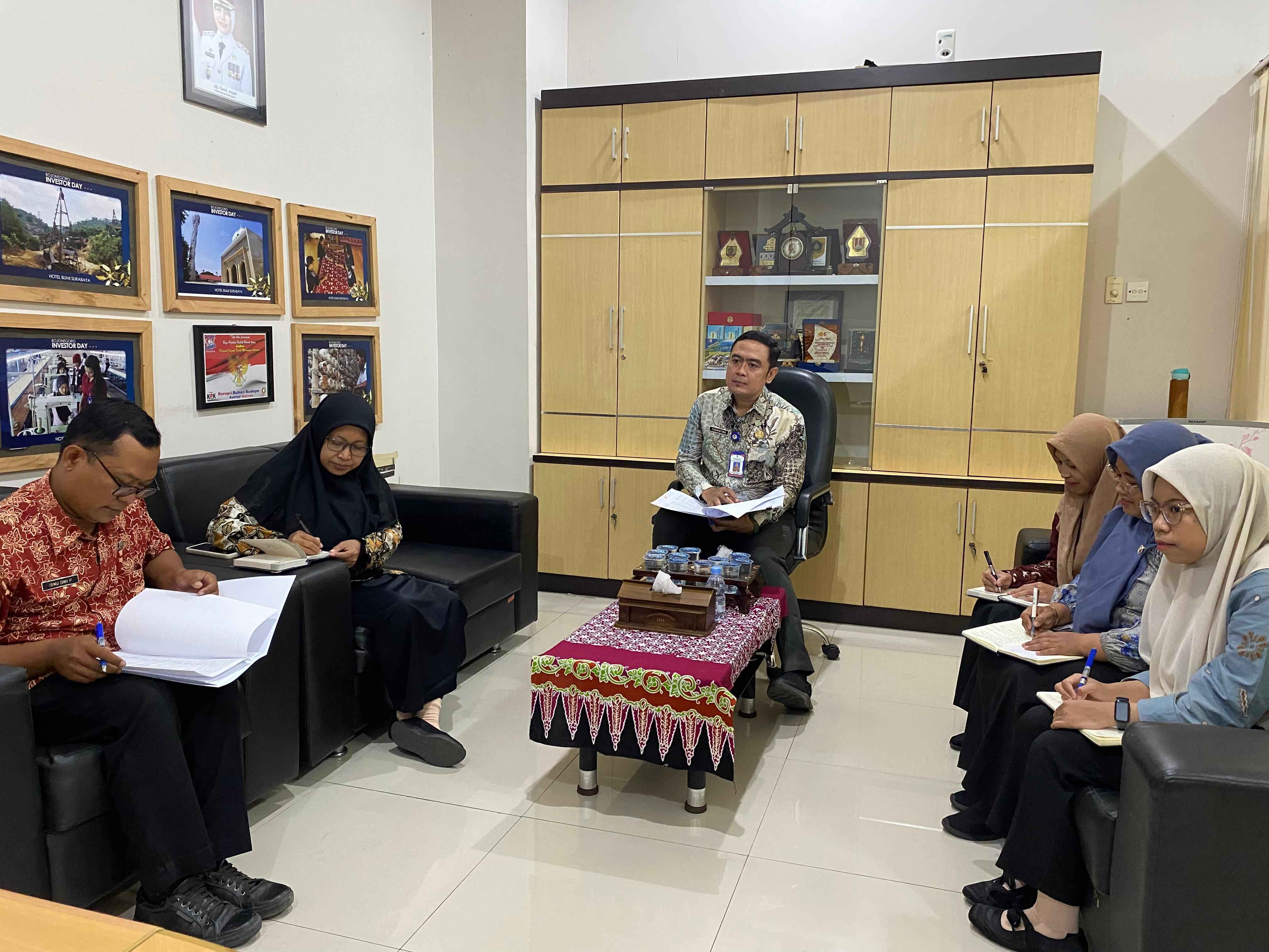 Bagian Perekonomian & SDA mengikuti Zoom Meeting terkait Pengelolaan Data BUMD